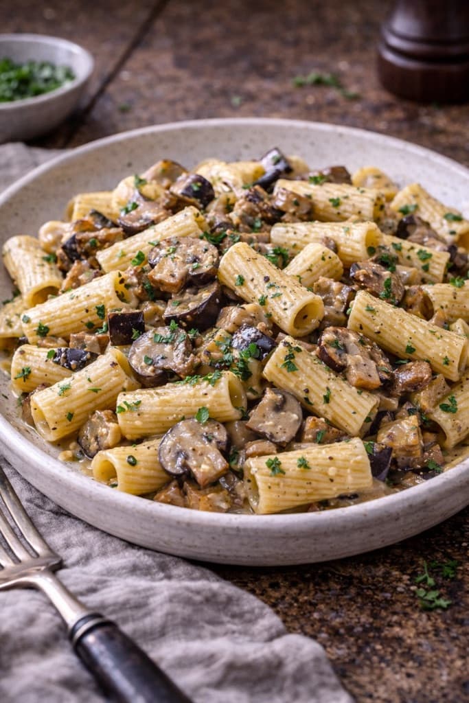 Tortiglioni med sopp og auberginer
