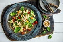 Kylling- og pastasalat med pesto