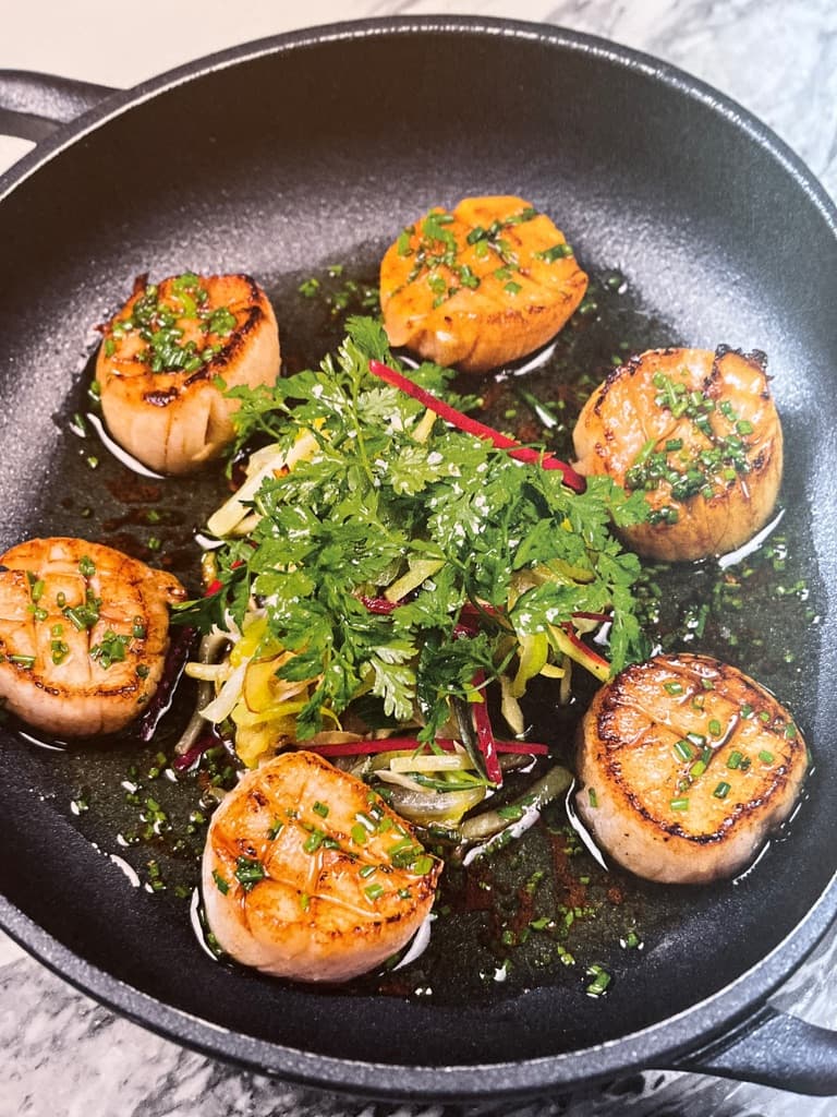 Stekte kamskjell i soyasmør