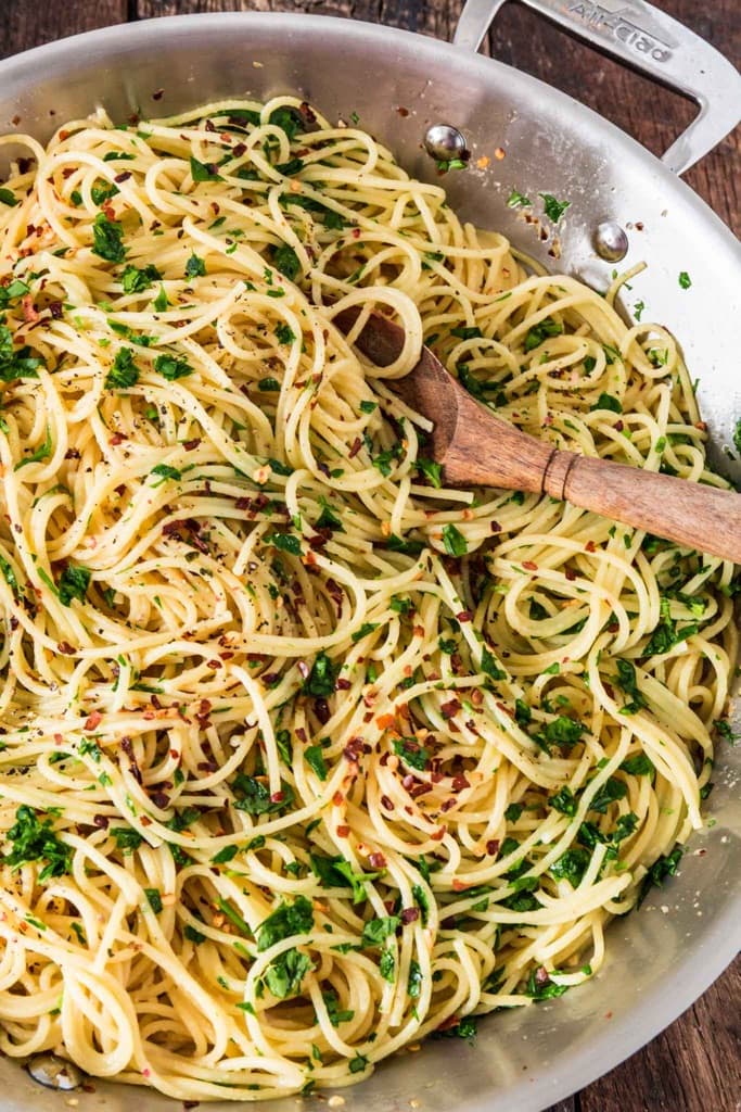 Spaghetti aglio olio e peperoncino