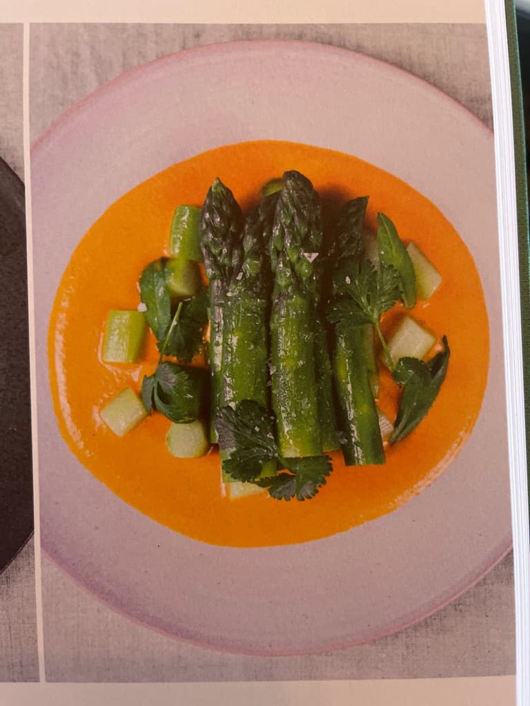 Asparges og piquillossaus